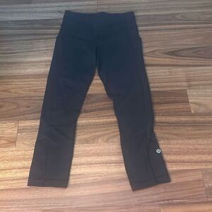 Lululemon black hi rise crop pocket leggings athletic wear gym‎ running